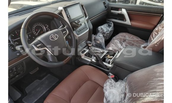 Acheter Import Voiture Toyota Land Cruiser Blanc à Import - Dubai, Estuaire Acheter Import Voiture Toyota Land Cruiser Blanc à Import - Dubai, Estuaire