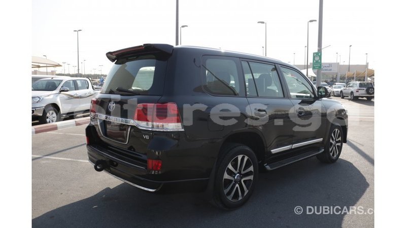 Big with watermark toyota land cruiser estuaire import dubai 5112