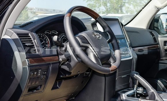 Acheter Import Voiture Toyota Land Cruiser Noir à Import - Dubai, Estuaire Acheter Import Voiture Toyota Land Cruiser Noir à Import - Dubai, Estuaire