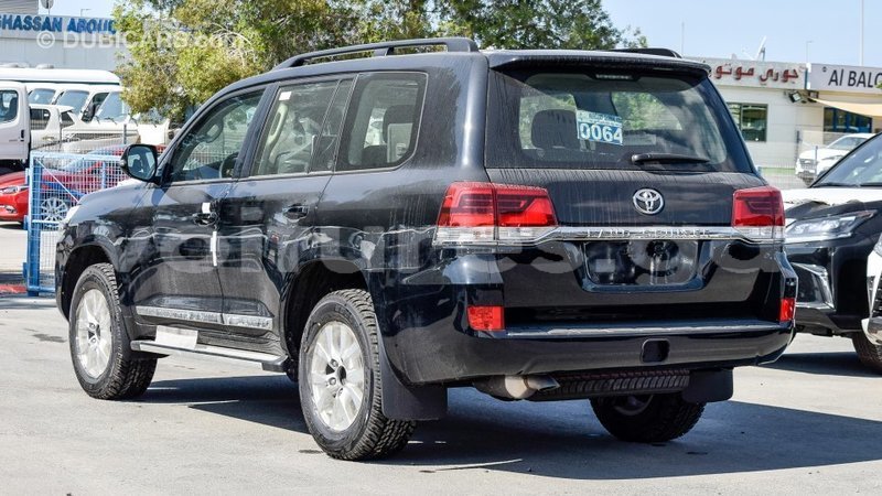 Big with watermark toyota land cruiser estuaire import dubai 5115