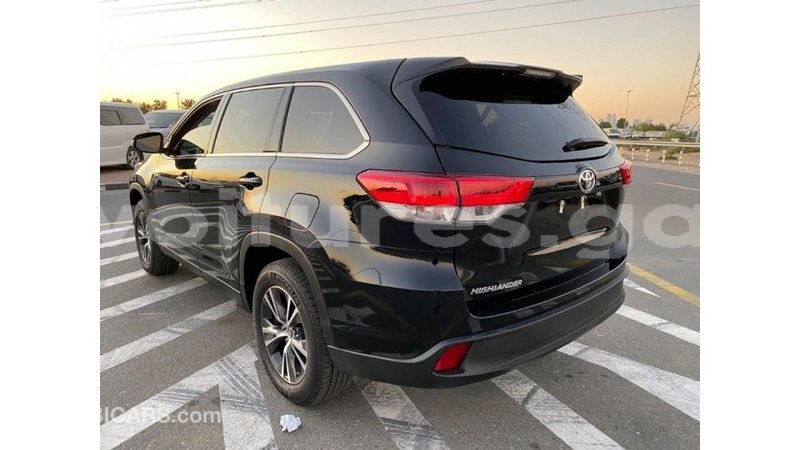 Big with watermark toyota highlander estuaire import dubai 5122