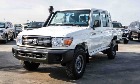Acheter Neuf Voiture Toyota Land Cruiser Blanc à Libreville au Estuaire Acheter Neuf Voiture Toyota Land Cruiser Blanc à Libreville au Estuaire