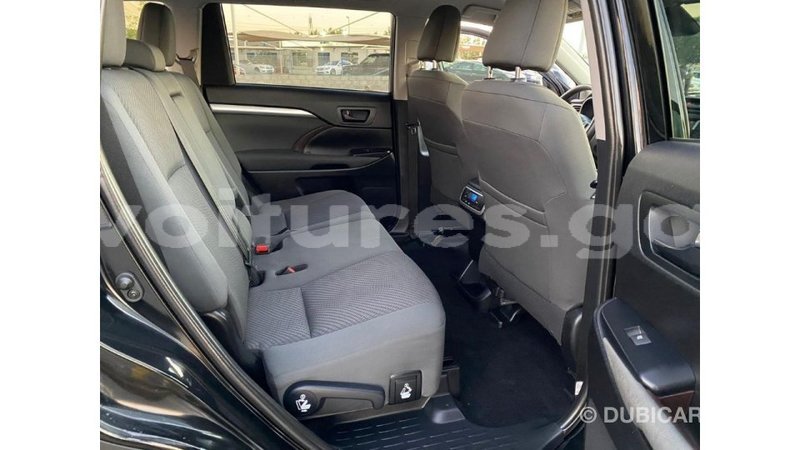 Big with watermark toyota highlander estuaire import dubai 5122