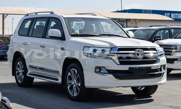 Acheter Import Voiture Toyota Land Cruiser Blanc à Import - Dubai, Estuaire Acheter Import Voiture Toyota Land Cruiser Blanc à Import - Dubai, Estuaire