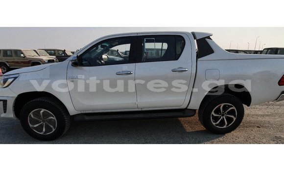 Acheter Import Voiture Toyota Hilux Blanc à Import - Dubai, Estuaire Acheter Import Voiture Toyota Hilux Blanc à Import - Dubai, Estuaire