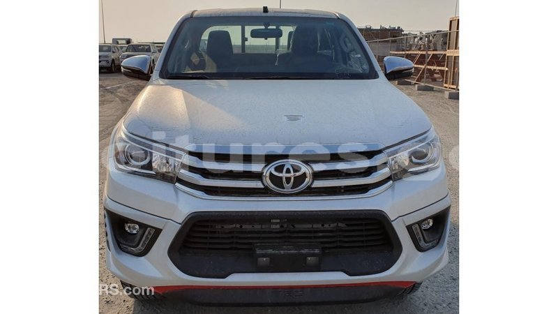 Big with watermark toyota hilux estuaire import dubai 5126