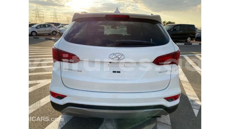 Big with watermark hyundai santa fe estuaire import dubai 5127