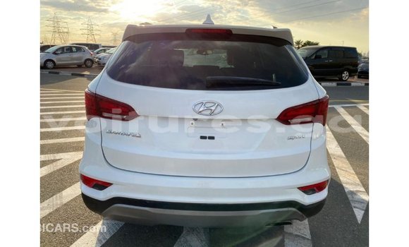 Acheter Import Voiture Hyundai Santa Fe Blanc à Import - Dubai, Estuaire Acheter Import Voiture Hyundai Santa Fe Blanc à Import - Dubai, Estuaire