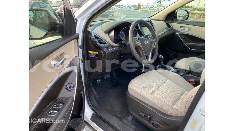 Big with watermark hyundai santa fe estuaire import dubai 5127