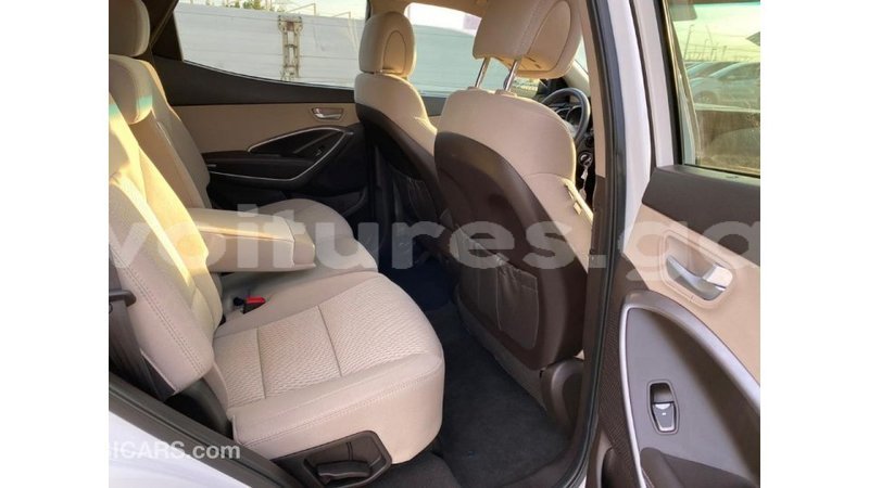 Big with watermark hyundai santa fe estuaire import dubai 5127