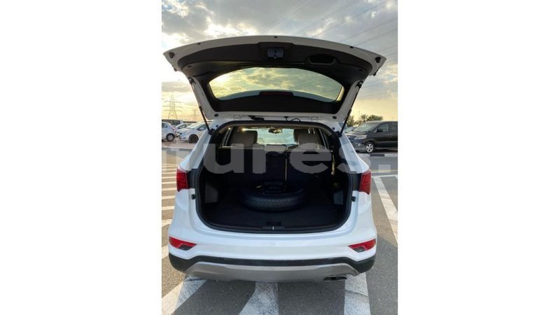 Big with watermark hyundai santa fe estuaire import dubai 5127