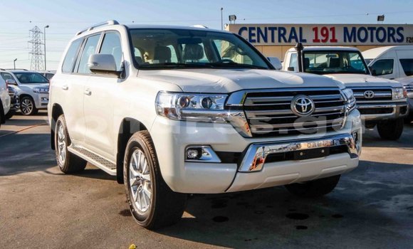 Acheter Neuf Voiture Toyota Land Cruiser Blanc à Port-Gentil au Ogooué-Maritime Acheter Neuf Voiture Toyota Land Cruiser Blanc à Port-Gentil au Ogooué-Maritime