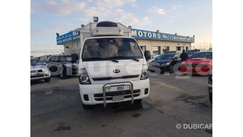 Big with watermark kia carens estuaire import dubai 5130