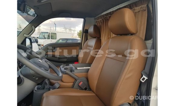 Acheter Import Voiture Kia Carens Blanc à Import - Dubai, Estuaire Acheter Import Voiture Kia Carens Blanc à Import - Dubai, Estuaire