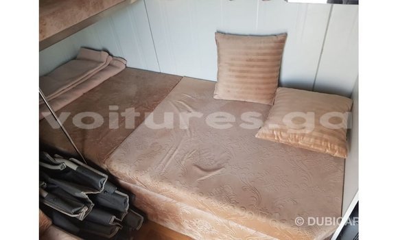 Acheter Import Voiture Kia Carens Blanc à Import - Dubai, Estuaire Acheter Import Voiture Kia Carens Blanc à Import - Dubai, Estuaire