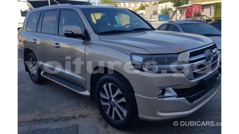 Big with watermark toyota land cruiser estuaire import dubai 5131