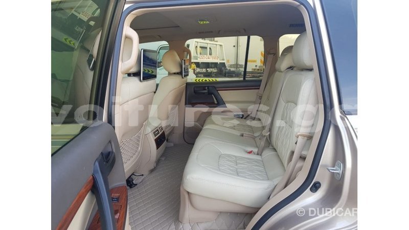 Big with watermark toyota land cruiser estuaire import dubai 5131