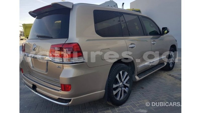 Big with watermark toyota land cruiser estuaire import dubai 5131