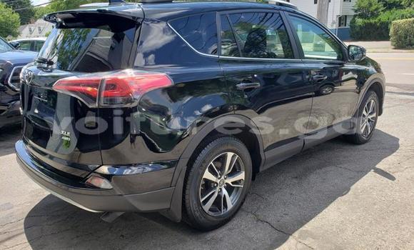 Sayi Na hannu Toyota RAV4 White Mota in Libreville a estuary Sayi Na hannu Toyota RAV4 White Mota in Libreville a estuary