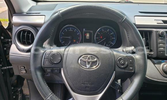Sayi Na hannu Toyota RAV4 White Mota in Libreville a estuary Sayi Na hannu Toyota RAV4 White Mota in Libreville a estuary