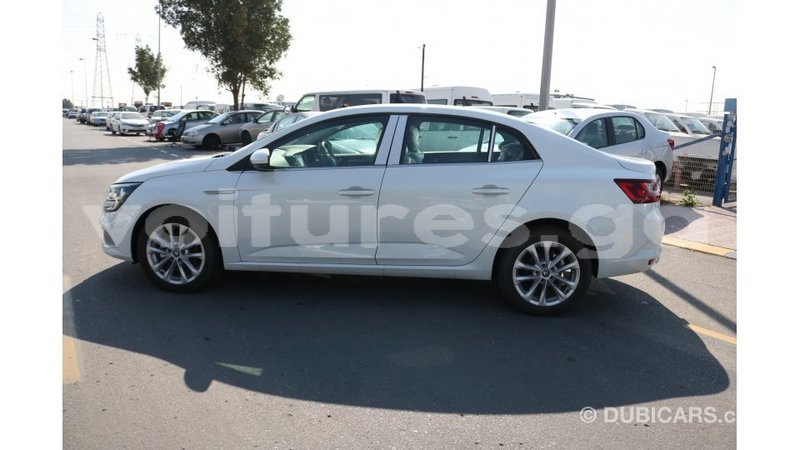 Big with watermark renault megane estuaire import dubai 5136