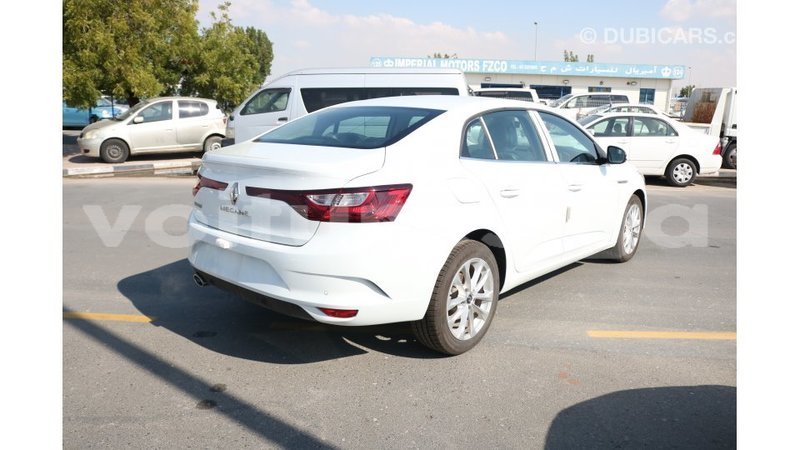 Big with watermark renault megane estuaire import dubai 5136