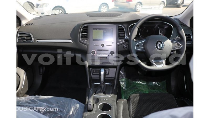 Big with watermark renault megane estuaire import dubai 5136