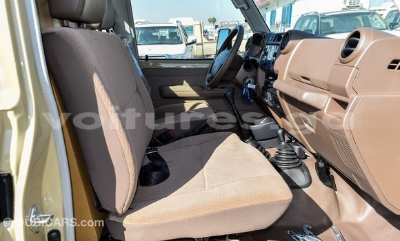 Acheter Import Voiture Toyota Land Cruiser Beige à Import - Dubai, Estuaire Acheter Import Voiture Toyota Land Cruiser Beige à Import - Dubai, Estuaire