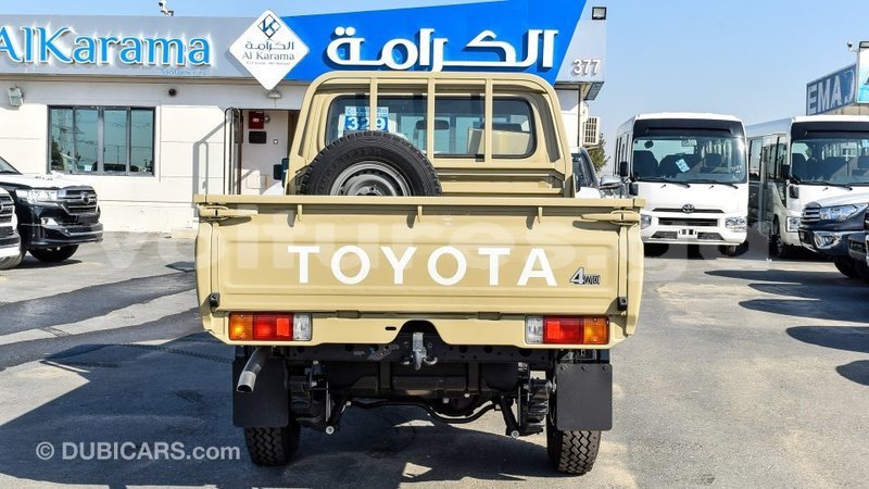 Big with watermark toyota land cruiser estuaire import dubai 5138