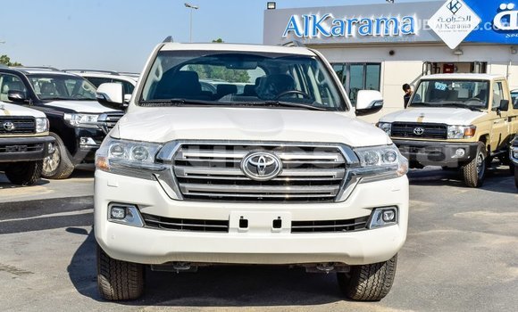 Acheter Import Voiture Toyota Land Cruiser Blanc à Import - Dubai, Estuaire Acheter Import Voiture Toyota Land Cruiser Blanc à Import - Dubai, Estuaire