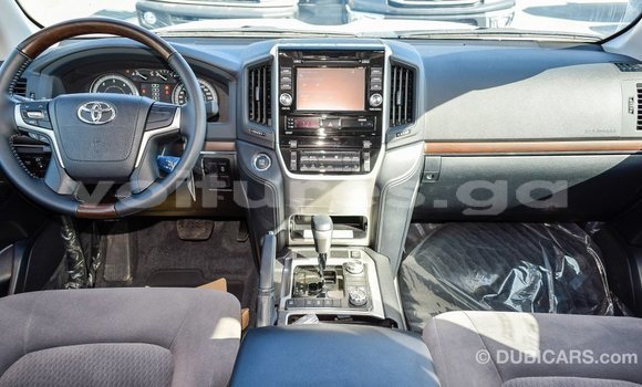 Acheter Import Voiture Toyota Land Cruiser Blanc à Import - Dubai, Estuaire Acheter Import Voiture Toyota Land Cruiser Blanc à Import - Dubai, Estuaire