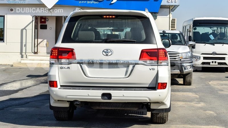 Big with watermark toyota land cruiser estuaire import dubai 5139