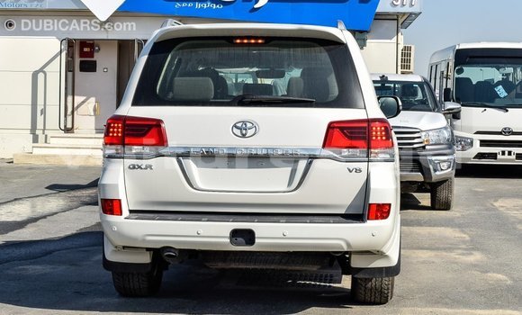 Acheter Import Voiture Toyota Land Cruiser Blanc à Import - Dubai, Estuaire Acheter Import Voiture Toyota Land Cruiser Blanc à Import - Dubai, Estuaire