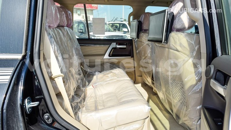 Big with watermark toyota land cruiser estuaire import dubai 5140