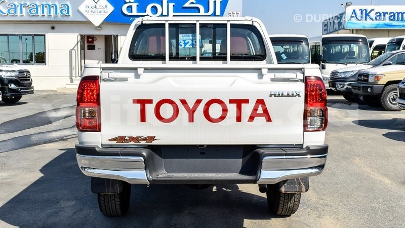 Big with watermark toyota hilux estuaire import dubai 5142