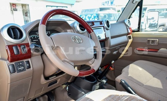 Acheter Import Voiture Toyota Land Cruiser Beige à Import - Dubai, Estuaire Acheter Import Voiture Toyota Land Cruiser Beige à Import - Dubai, Estuaire