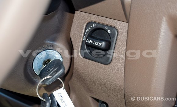 Acheter Import Voiture Toyota Land Cruiser Beige à Import - Dubai, Estuaire Acheter Import Voiture Toyota Land Cruiser Beige à Import - Dubai, Estuaire