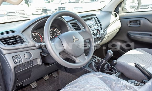 Acheter Import Voiture Mitsubishi L200 Blanc à Import - Dubai, Estuaire Acheter Import Voiture Mitsubishi L200 Blanc à Import - Dubai, Estuaire