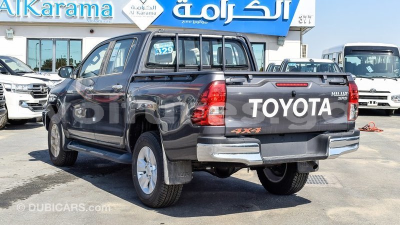 Big with watermark toyota hilux estuaire import dubai 5145