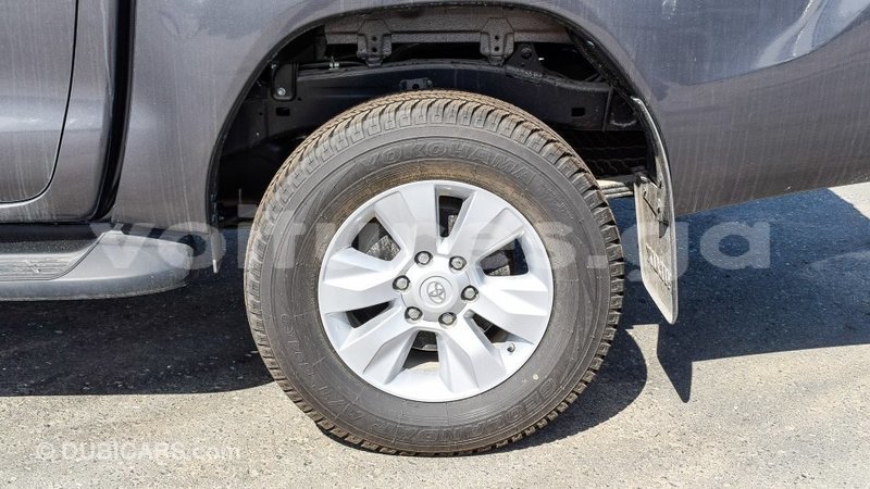 Big with watermark toyota hilux estuaire import dubai 5145