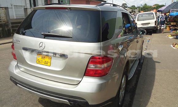 Acheter Occasion Voiture Mercedes-Benz ML–Class Gris à Libreville, Estuaire Acheter Occasion Voiture Mercedes-Benz ML–Class Gris à Libreville, Estuaire
