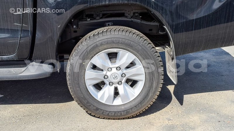 Big with watermark toyota hilux estuaire import dubai 5146