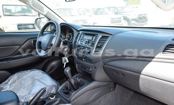 Acheter Import Voiture Mitsubishi L200 Blanc à Import - Dubai, Estuaire Acheter Import Voiture Mitsubishi L200 Blanc à Import - Dubai, Estuaire