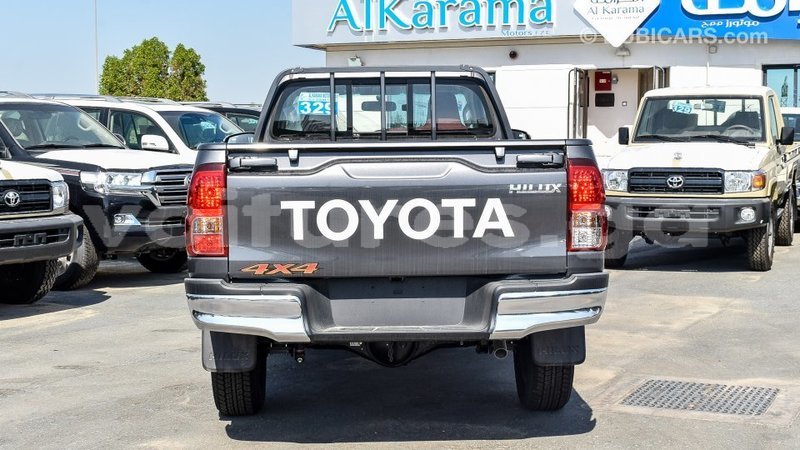 Big with watermark toyota hilux estuaire import dubai 5149