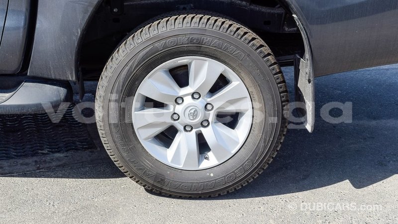 Big with watermark toyota hilux estuaire import dubai 5150