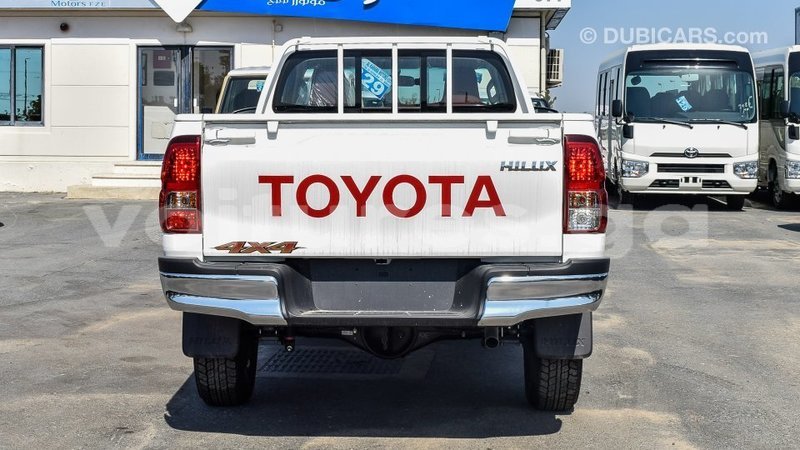 Big with watermark toyota hilux estuaire import dubai 5151