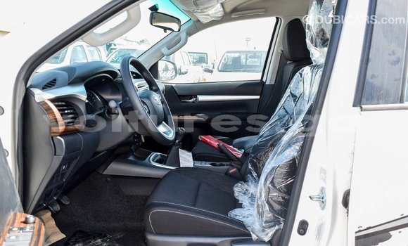 Acheter Import Voiture Toyota Hilux Blanc à Import - Dubai, Estuaire Acheter Import Voiture Toyota Hilux Blanc à Import - Dubai, Estuaire