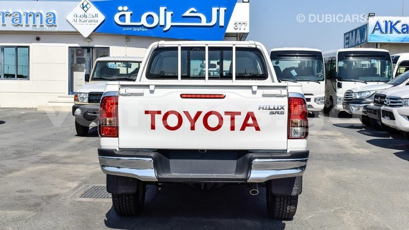 Big with watermark toyota hilux estuaire import dubai 5152