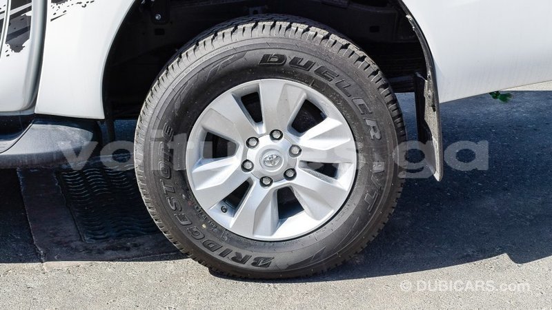 Big with watermark toyota hilux estuaire import dubai 5152