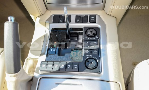 Acheter Import Voiture Toyota Land Cruiser Blanc à Import - Dubai, Estuaire Acheter Import Voiture Toyota Land Cruiser Blanc à Import - Dubai, Estuaire